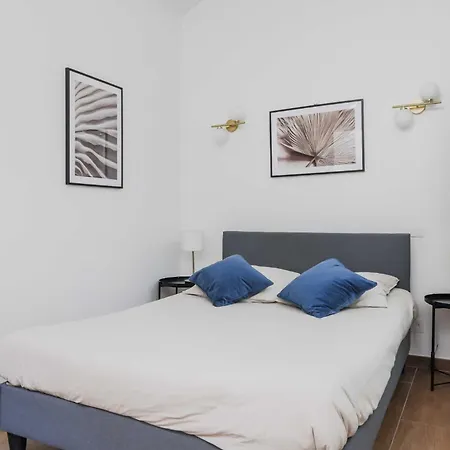 Magnificent -4br-8p- Place De La Nation شقة